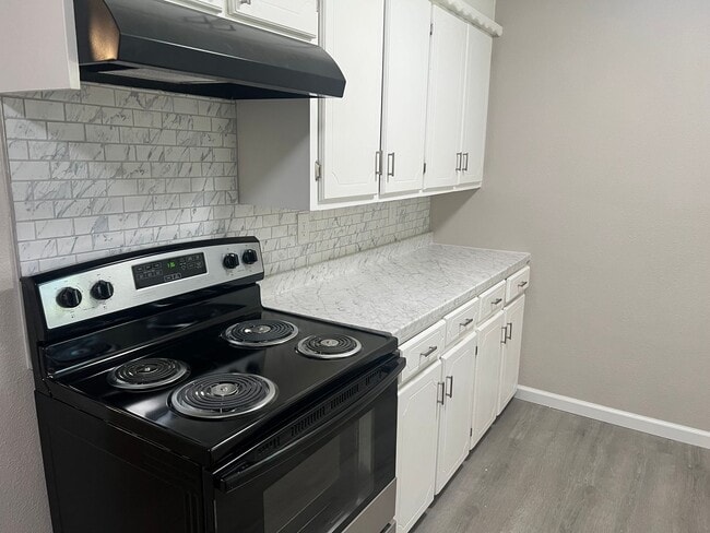Building Photo - 3 Bedroom 1 bath