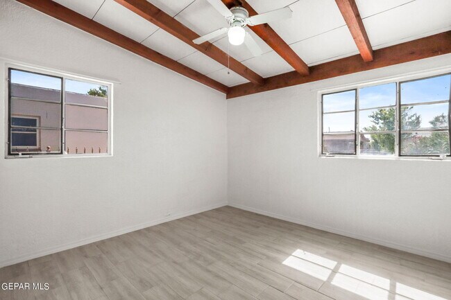 Building Photo - 550 Dolan St