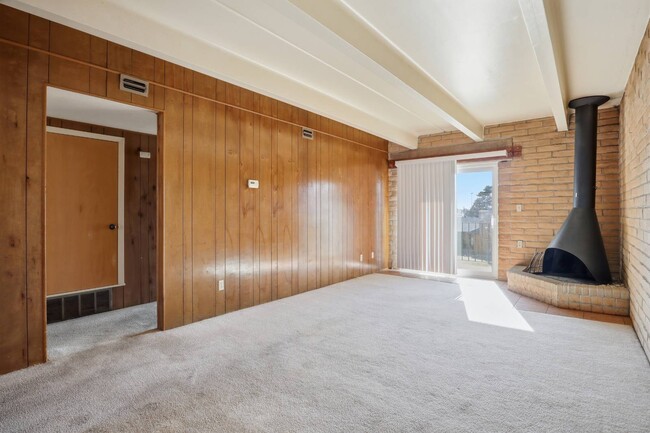 Building Photo - 500 NE 15th St