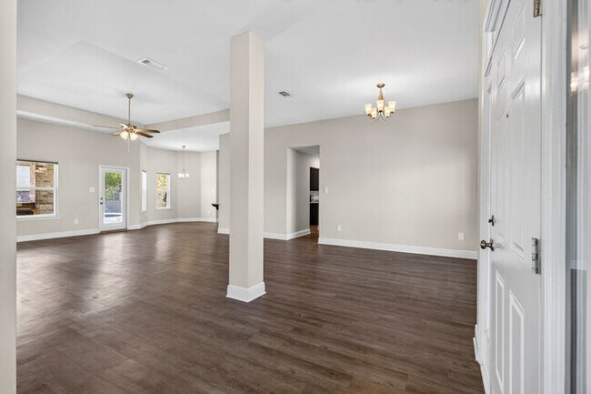 Building Photo - 15028 Emersyn Ln