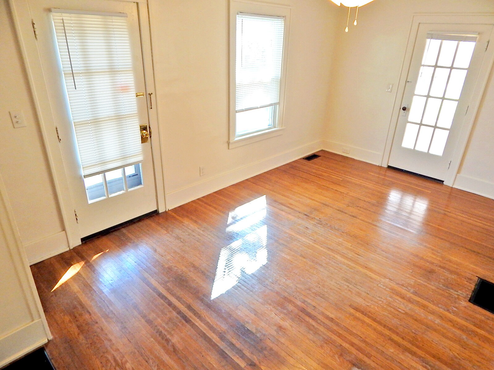 Building Photo - 235 E Elm St