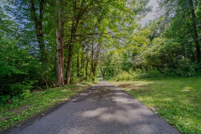Building Photo - SHORT TERM - Spacious 3-Bedroom home with Wrap-Around Porch