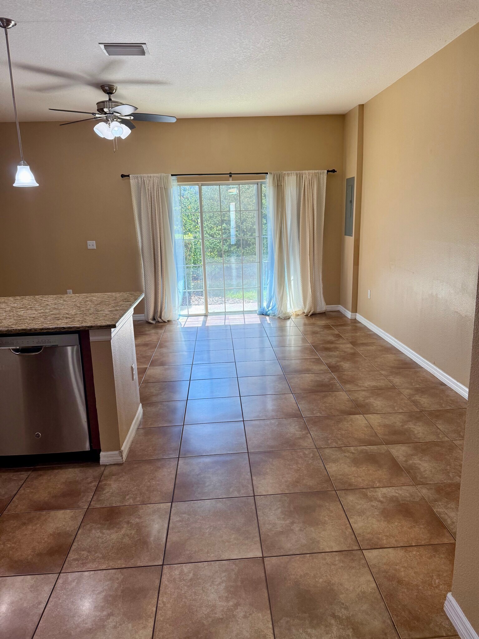 Building Photo - 706 Wiltonway Dr