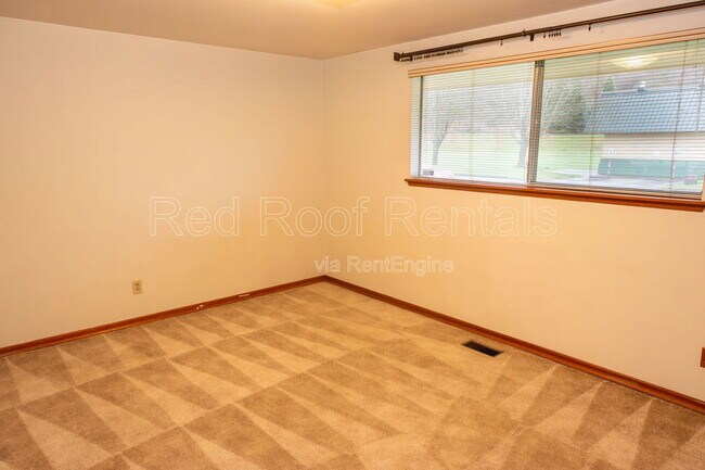 Building Photo - 6232 S Wapato St