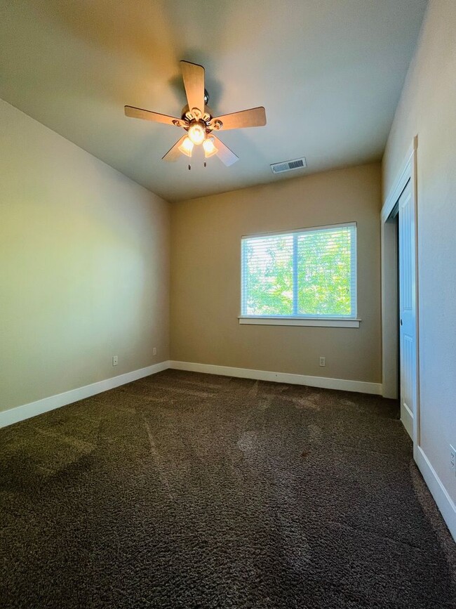 Building Photo - Available NOW! Beautiful House on a Cul-De-Sac