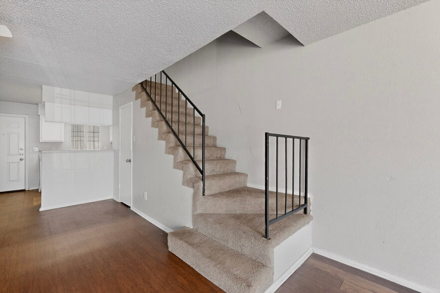 Building Photo - 9467 Olde Towne Row