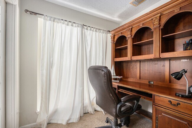 Building Photo - 800 Country Pl Dr