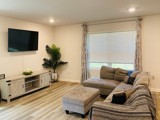 Building Photo - Functional 2-Story Design | 4BR + 2.5BA | Quick Access to I-10