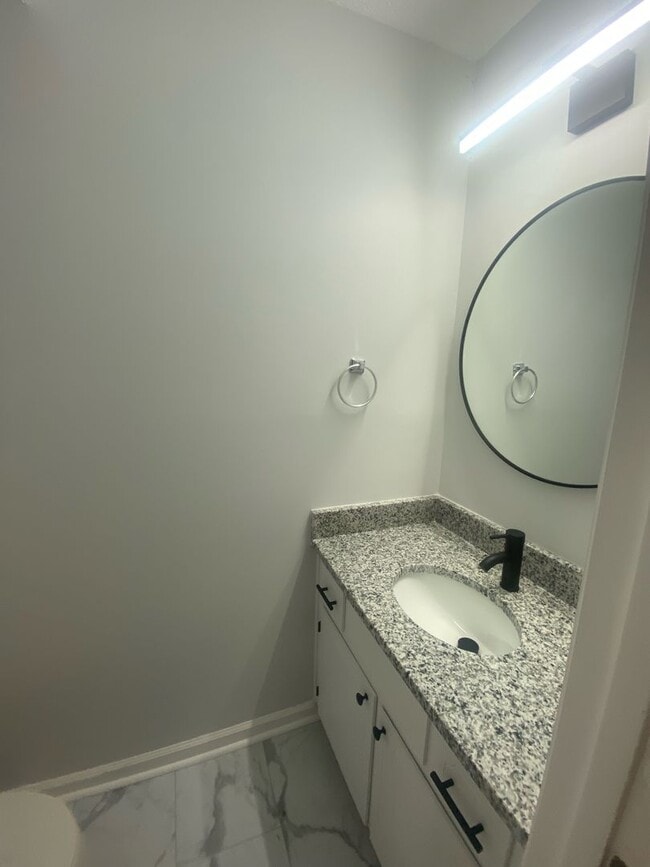 Building Photo - 940-802 Glenn Street, West Columbia, SC 29169