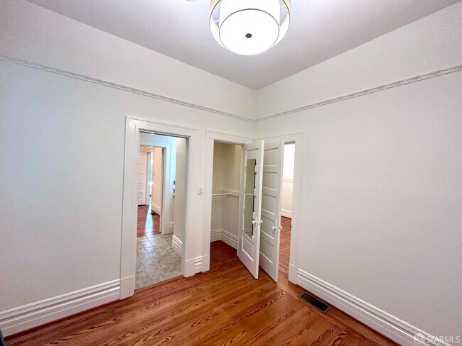 Building Photo - 816 Stanyan St