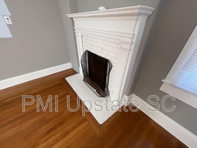 Building Photo - 181 N Fairview Ave