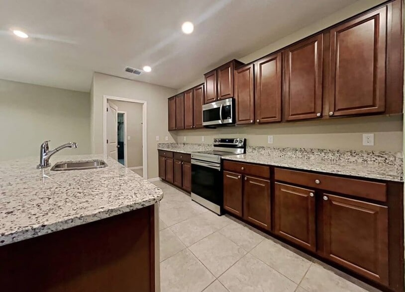 Building Photo - 10213 Cool Waterlily Ave