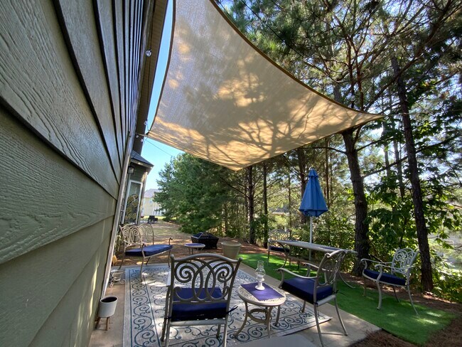 Building Photo - 2642 Dayview Ln