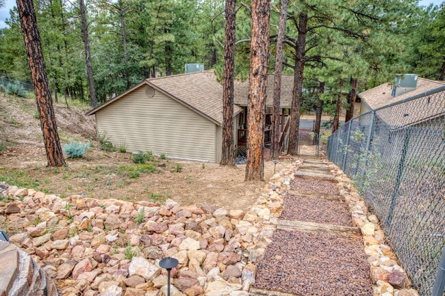 Building Photo - 901 24th Dr
