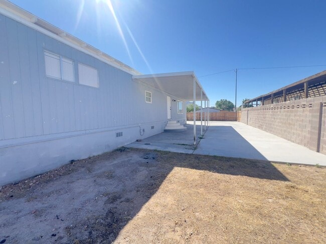 Building Photo - Newly Remodeled 3 bed/2 bath Manufactured Home located in NE Las Vegas!