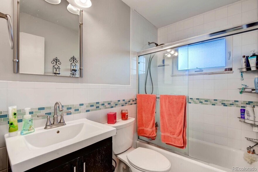 Updated bathroom - 2838 Xavier St