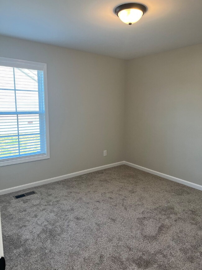 Building Photo - 109 Thacker Dr