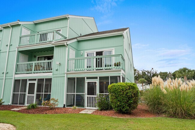 Building Photo - First Floor Seasonal Rental Available December 1, 2025-June 30, 2026-Golf Colony 40S