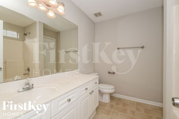 Building Photo - 4005 Cambridge Dr