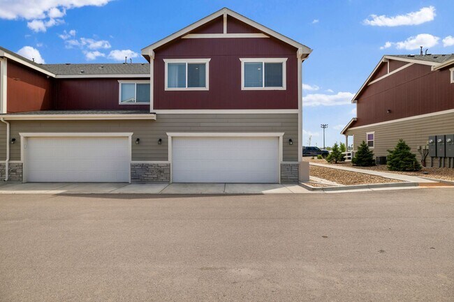 Building Photo - Beautiful 3-Bedroom Townhome with Park Views- Available July 25th!