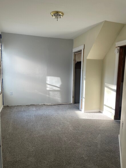 Building Photo - 301 Riverside Ave