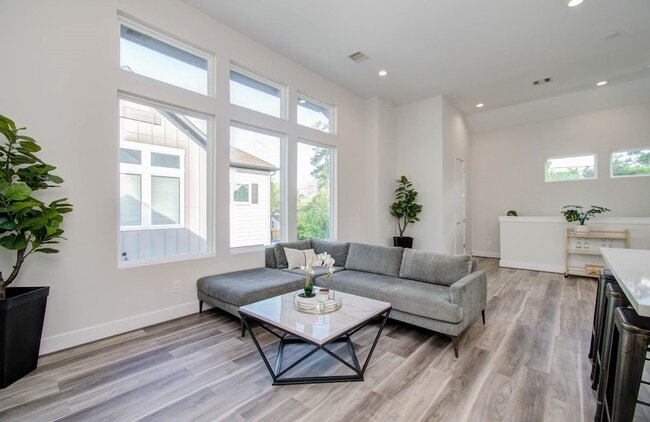 Building Photo - 774 Paul Quinn St