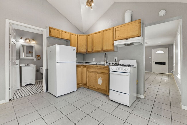 Building Photo - 330 Gem Ln