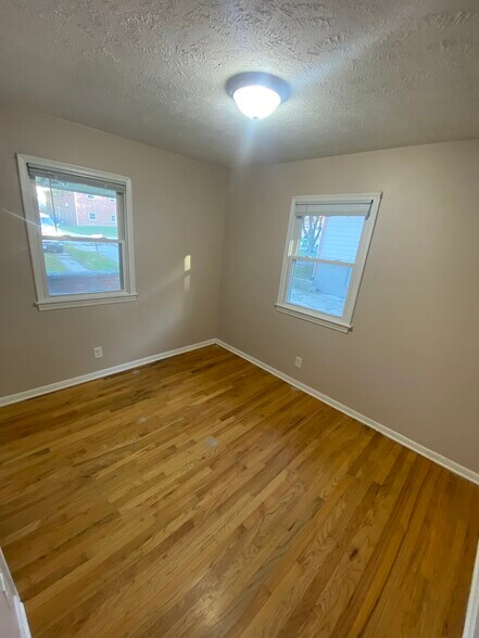 Building Photo - 6708 S 48th St