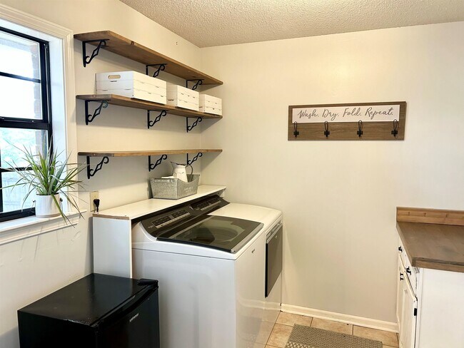 Building Photo - 3738 Brook Trail Ln