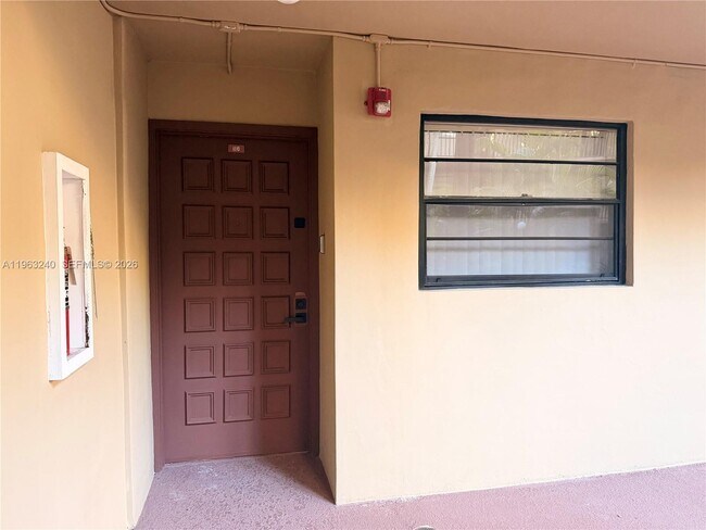 Building Photo - 10835 SW 112th Ave