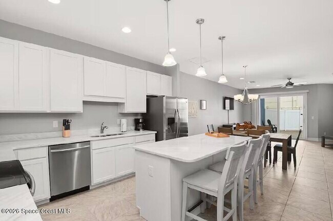 Building Photo - 168 Mediterranean Way