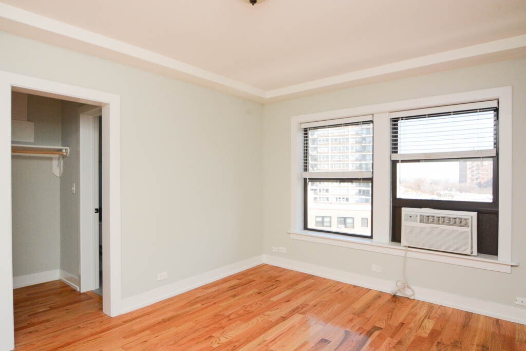 Building Photo - 562 W Arlington