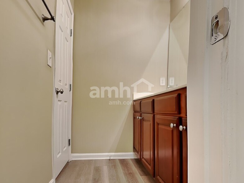 Building Photo - 6859 Coopers Hawk Trl