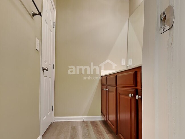 Building Photo - 6859 Coopers Hawk Trl