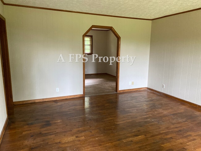 Building Photo - 583 S Holcomb Rd SW