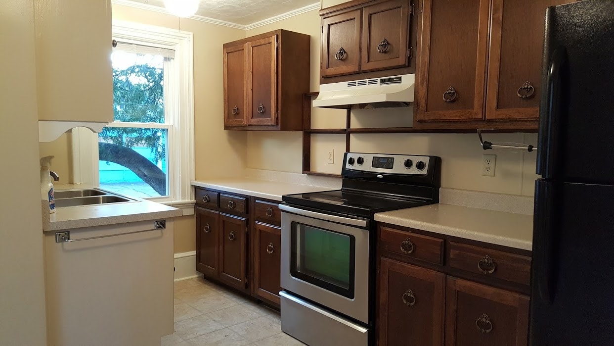 Kitchen - 404 W Court St