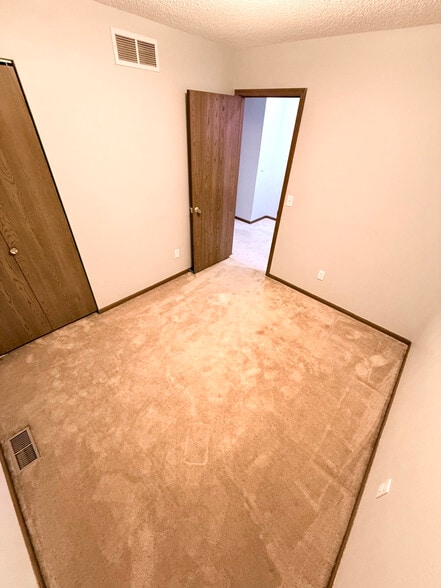 Building Photo - 2759 Pin Oak Dr