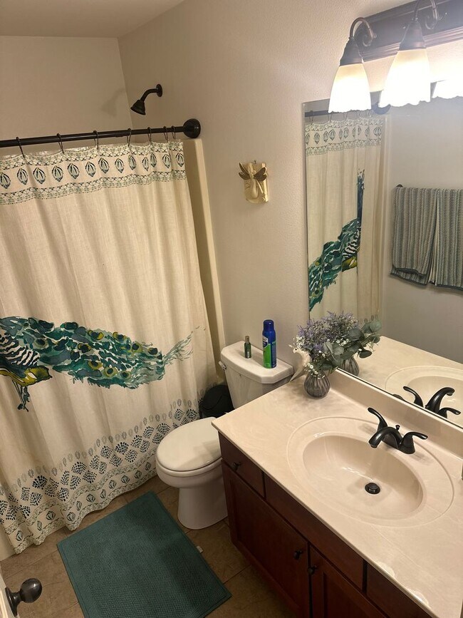 Building Photo - 3 Bed, 2.5 Bath Garden Home in Lakewood Subdivision – Available 8/1