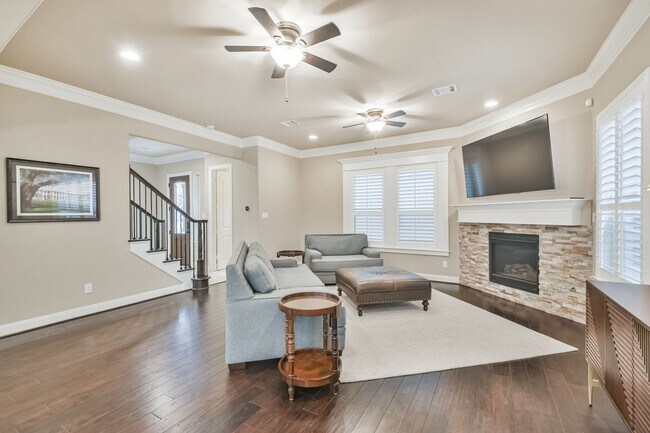 Building Photo - For Lease | 3 Bed, 2 Bath | 2,442 Sq Ft | ...