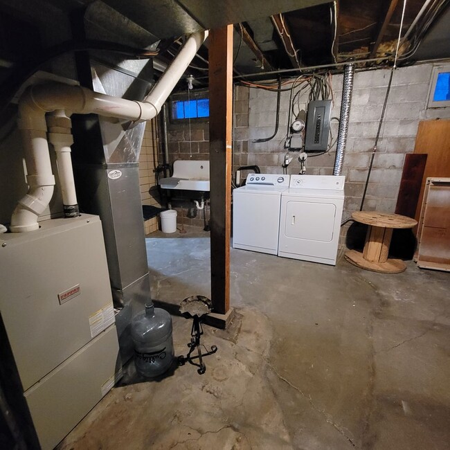 Building Photo - Historic, recently updated single-family h...