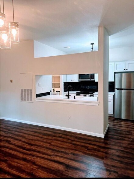 Building Photo - 3500 Tangle Brush Dr