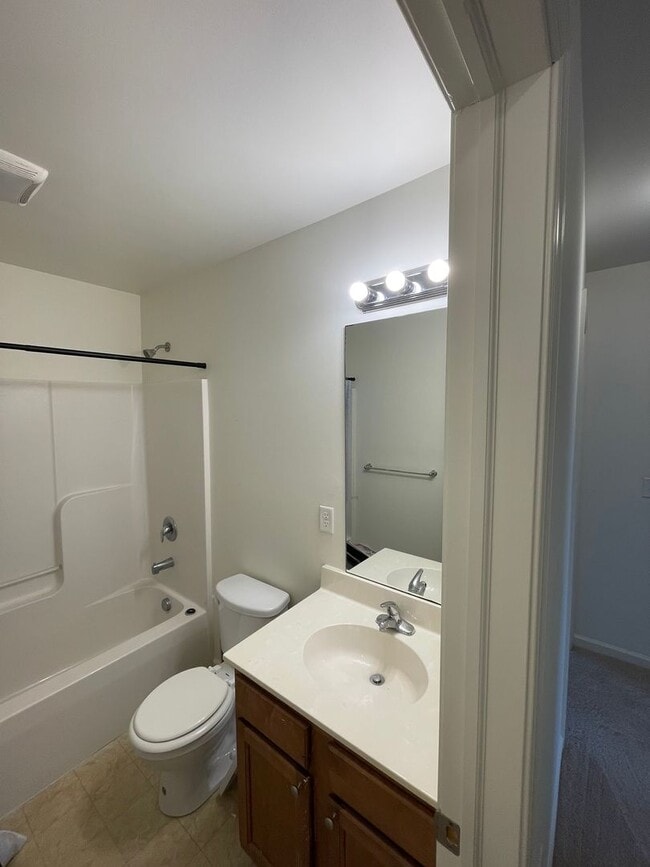 Building Photo - Updated 3 Bed 3 Bath Townhouse in Marietta!