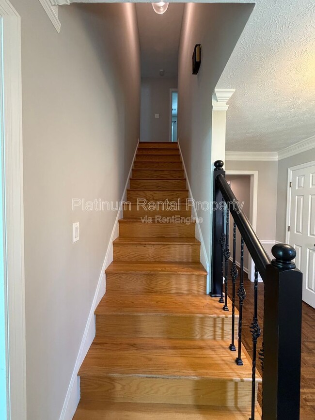 Building Photo - 467 Lees Trace SW