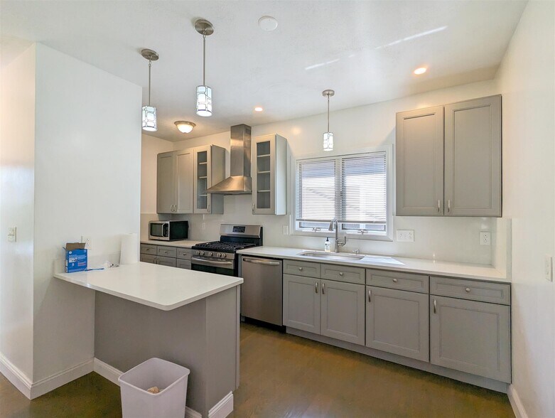 Building Photo - 108 W Quincy St