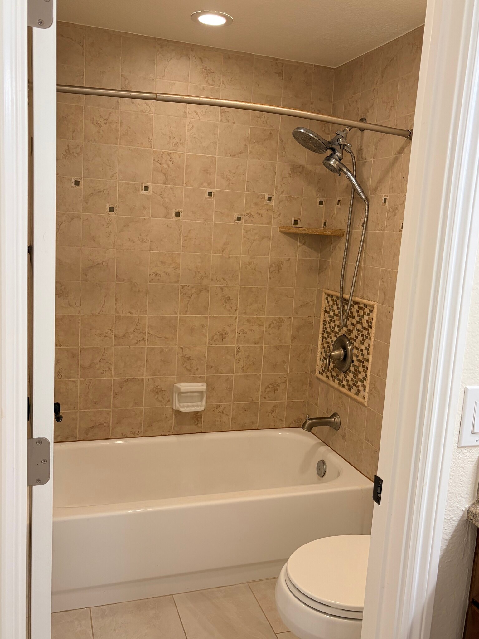 Building Photo - 653 Oak Run Trl