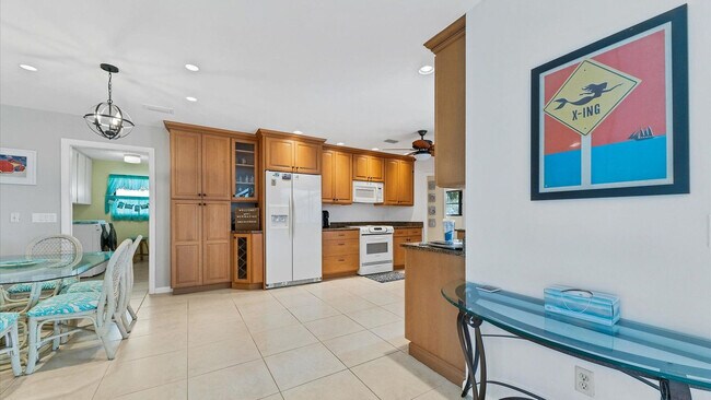 Building Photo - 830 Coronado Dr
