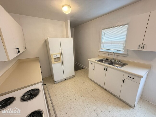 Building Photo - 2bd/1ba Duplex near Franklin Park !
