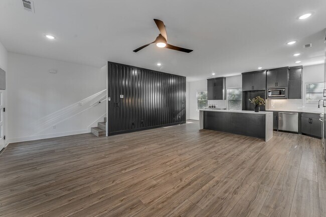 Building Photo - Brand New Bella Vista Beauty!