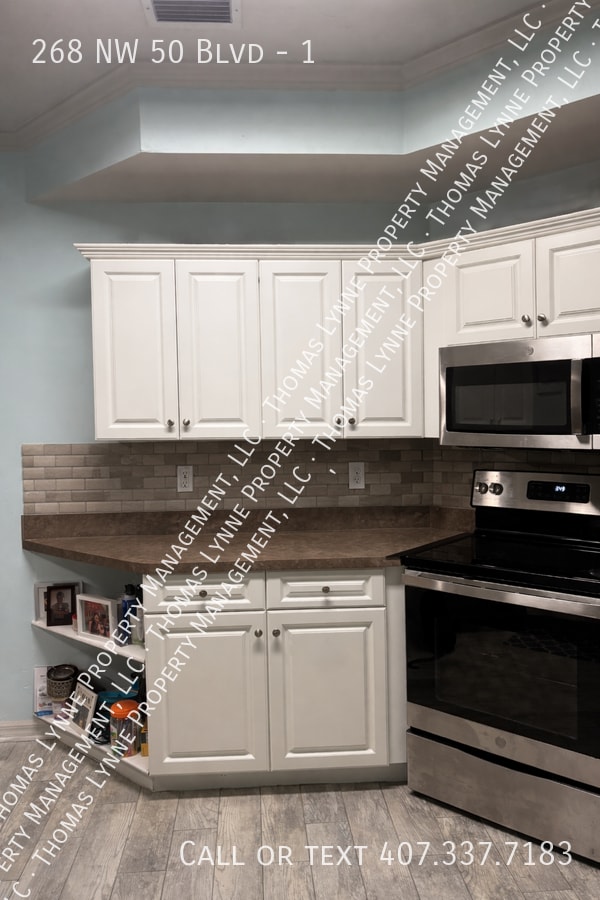 Building Photo - 268 NW 50th Blvd