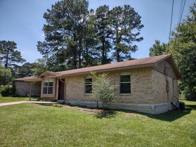 Building Photo - 102 Libby Cir